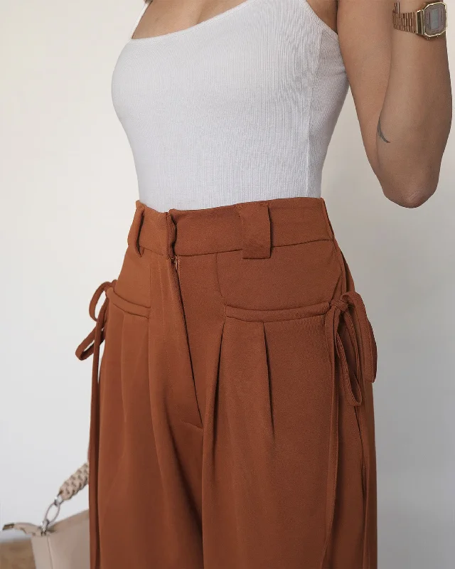 DRAWSTRING ACCENT PLEATED TROUSERS